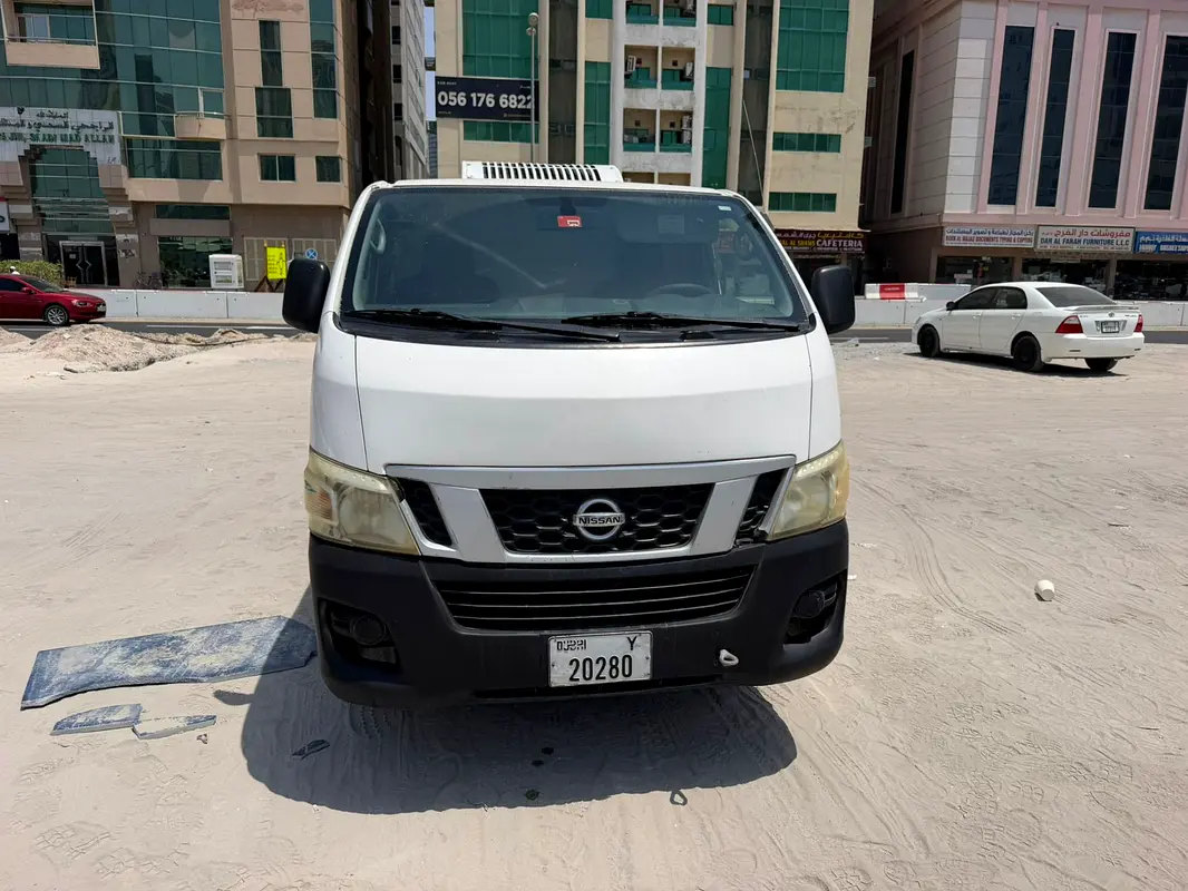 Nissan Urvan 2015 — photo 1 of 8