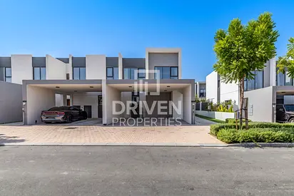 Ready to Move in | Modern Townhouse | Spacious