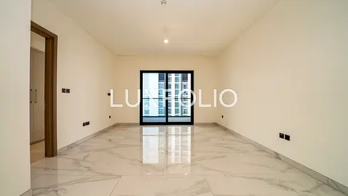 Study | Skyline Views | Huge Layout