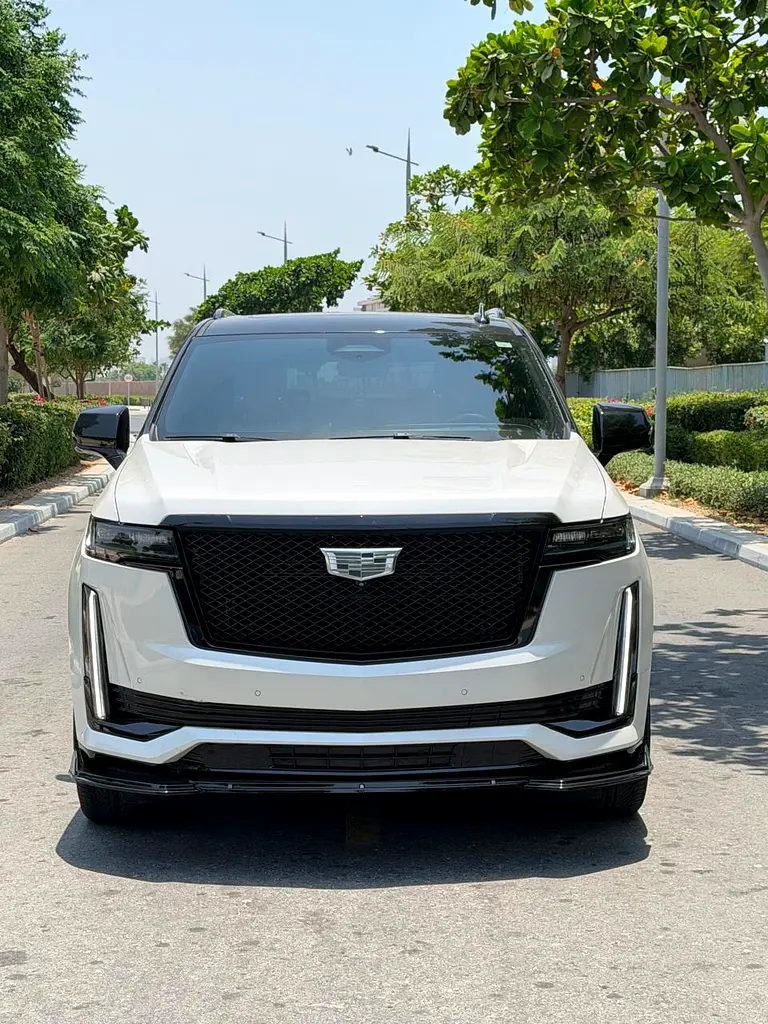Cadillac Escalade 2023 — photo 1 of 18