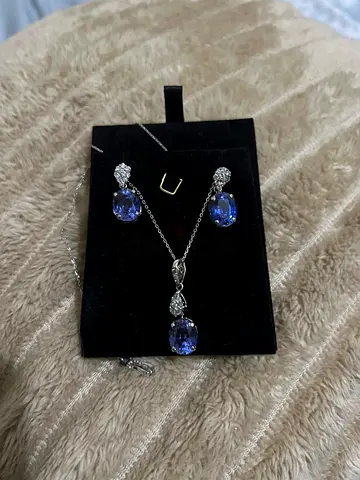 Blue sapphire diamonds 18k white gold and diamonds