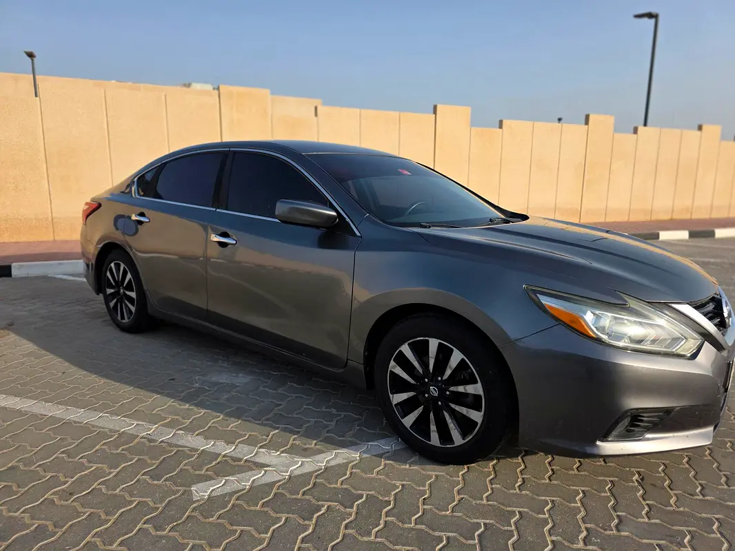 Nissan Altima 2018 — photo 1 of 9