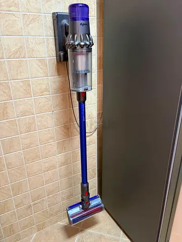 Dyson V11 Absolute - used, good condition (battery changed recently)