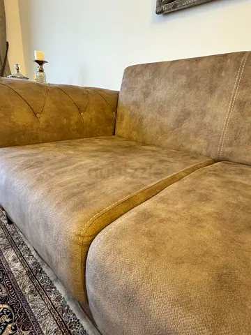 Brown 2 and 3-seater suede-look sofa in excellent condition