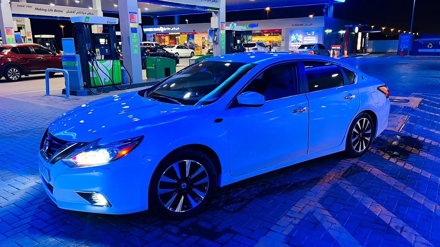 Nissan Altima 2017 — photo 1 of 17