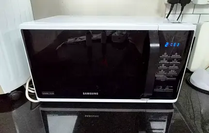 Samsung 23L Ceramic Inside Microwave Oven (MS23K3513) – Excellent Condition