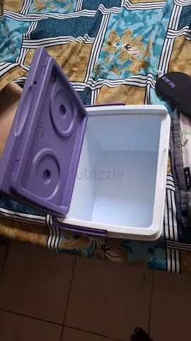 Portable insulated ice chest / cooler - good condition