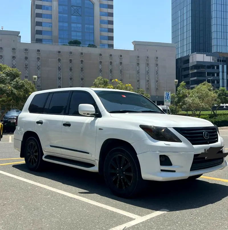 Lexus LX-Series 2010 — photo 1 of 19
