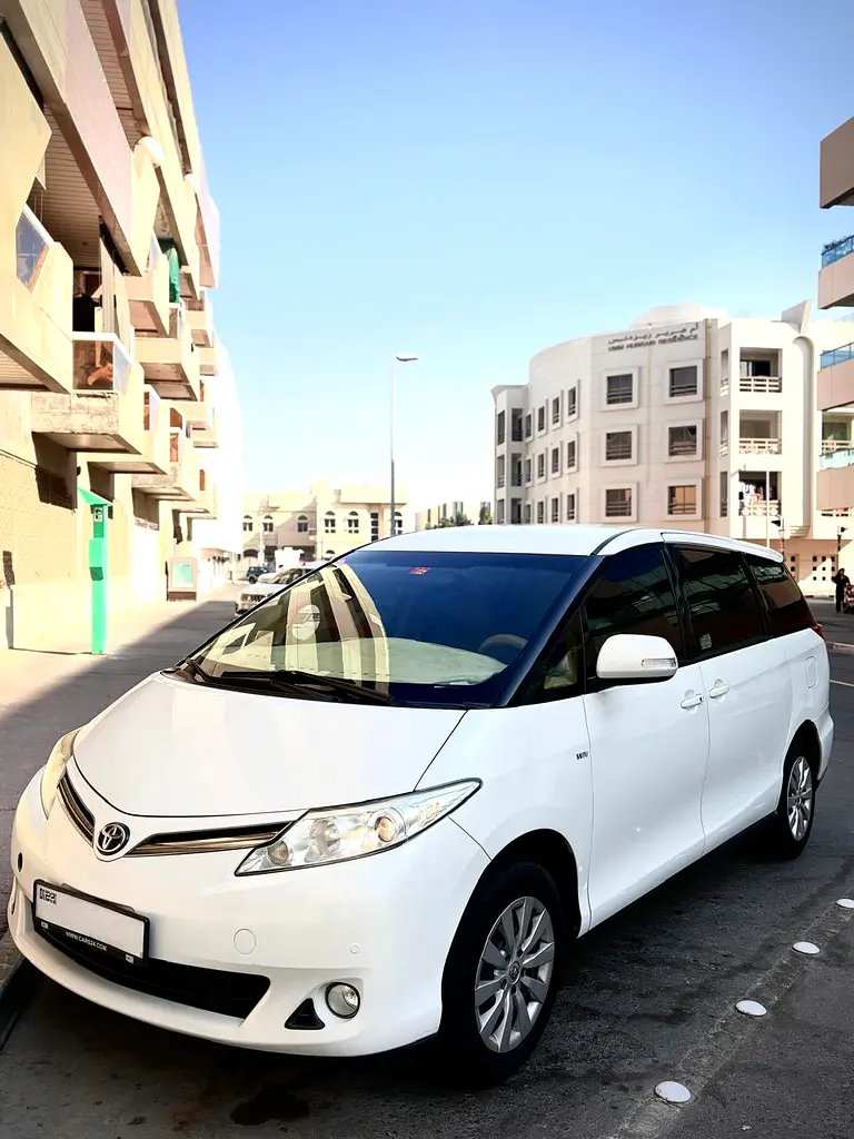 Toyota Previa 2018 — photo 1 of 12