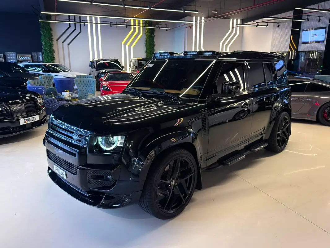 Land Rover Defender 2023 — photo 1 of 19