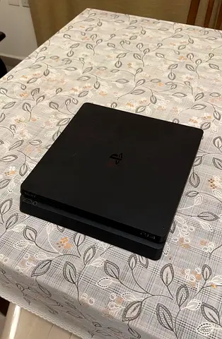 PlayStation 4 Slim - 500GB - One Controller - 4 Games Included