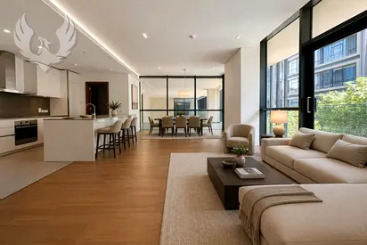 Corner | Large layout | Treetop view | Vacant Nov