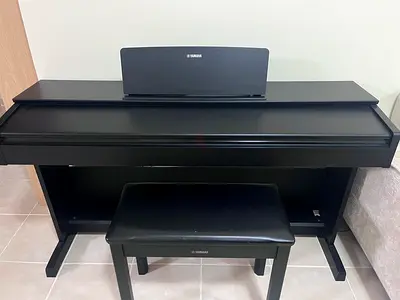 Yamaha Arius YDP-103 digital piano console with bench - excellent condition