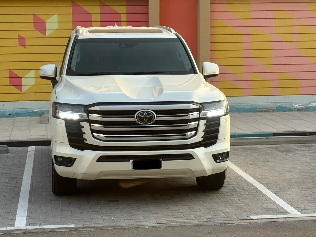 Toyota Land Cruiser 2023 — photo 1 of 8