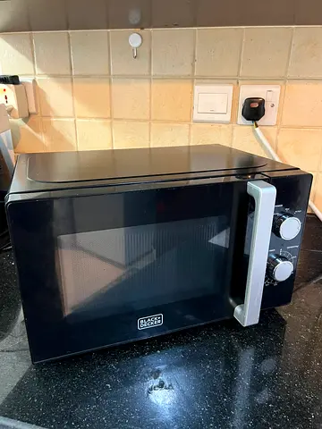 Black+Decker 20L Microwave Oven with Defrost Function , Black