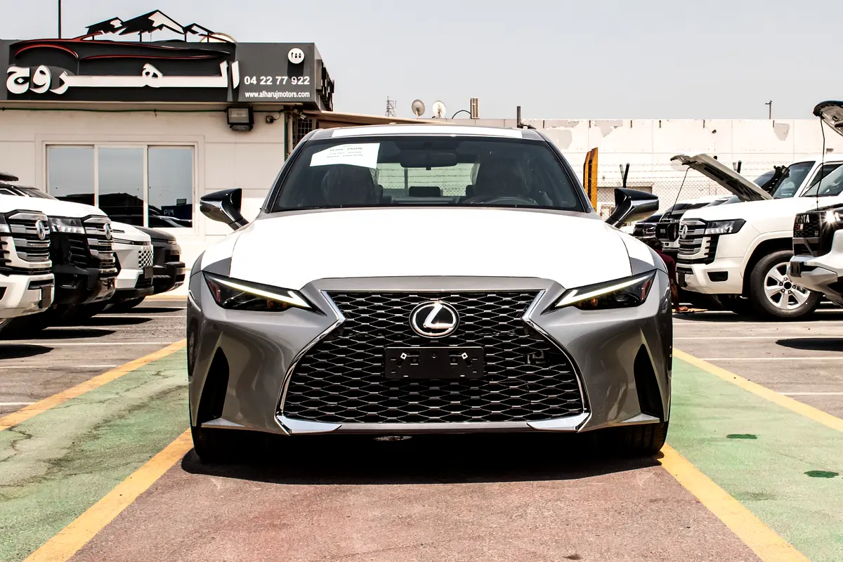 Lexus IS-Series 2025 — photo 1 of 19