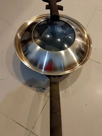 Stainless steel pan with glass lid