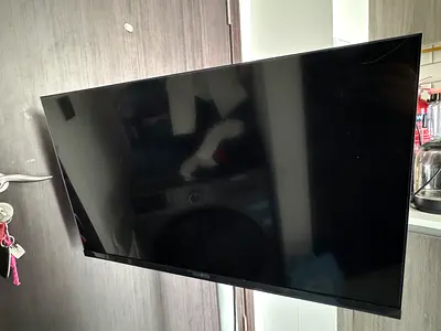 32-inch Smart LED TV with Remote - Good Working Condition