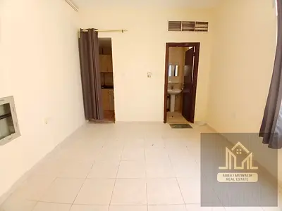 Ready to move apartment available prime location near safari Mall good family building