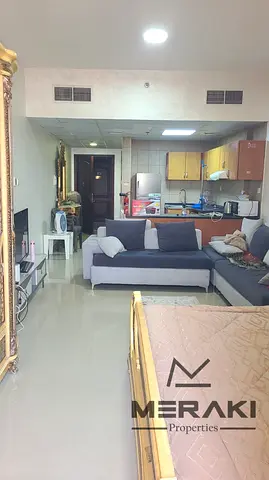ستوديو لقطه بمساحه ممتازة اطلاله مفتوحه مع 3 اماكن باركينج باطلاله مفتوحه بالكامل في النعيميه سي.