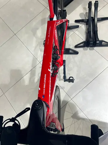Trek Madone RSL Carbon OCLV 800 Series
Trek Aero Integrated Bar/Stem 
Shimano ultegra  R9200 (52/36)