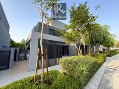 HOT DEAL_PRIM UNIT_PVT POOL_FULL PRIVCY_ELEVATOR!!