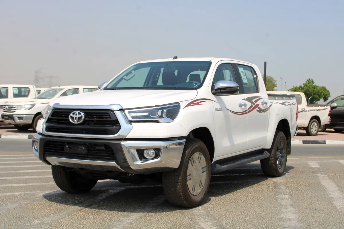 Toyota Hilux 2026 — photo 1 of 14