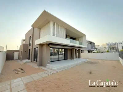 GREAT LIGHT FINISH | SINGLE ROW | POOL AND PARK VIEW