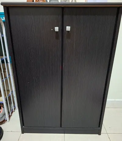 I am selling my shoe rack. Its in very good condition. No noticeable problem.
