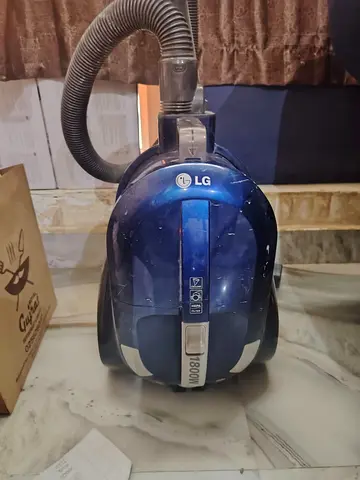 LG Canister Vacuum Cleaner - 1800W, Blue, Used