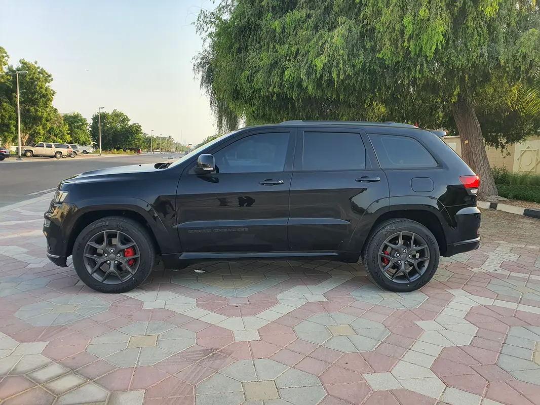 Jeep Grand Cherokee 2020 — photo 1 of 15