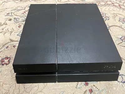 Ps4 with one controller and 4 games