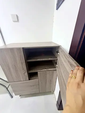 Shoe cabinet