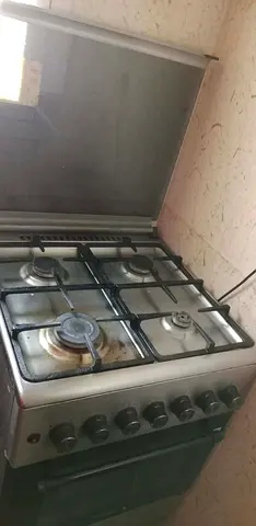 Used 4-Burner Gas Stove with cylender and regulator