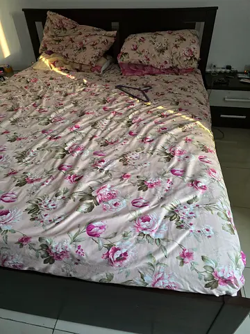 Queen size wooden bed frame with VERY high quality mattress, 1 side table 2 pillows