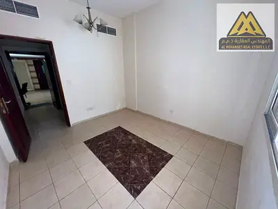 إذا كنت تبحث عن شقة غرفة وصالة بصالة منفصلة تجمع بين الموقع المميز والسعر المناسب، فهذه الشقة تعد من أفضل الخيارات المتاحة في عجمان. تقع في الطابق الأ