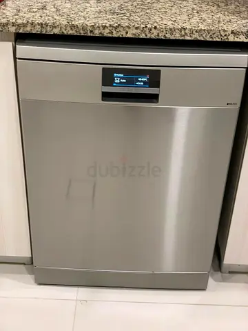 Siemens iQ700 dishwasher features a sleek stainless steel finish and a digital display panel.It is a