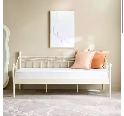 2 White Metal Daybed / Single Bed Frame with Trundle-style Look + tv table