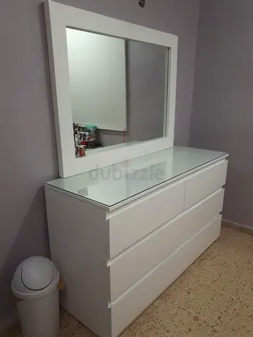 White 6-Drawer Dresser with Large Mirror