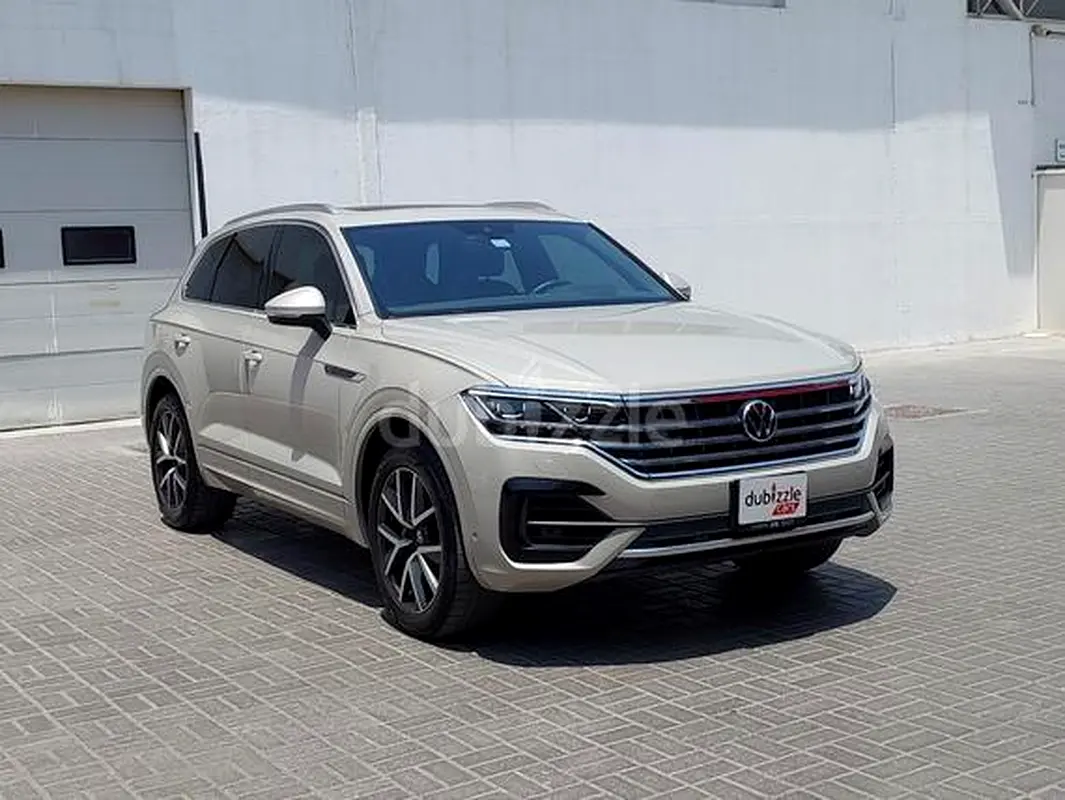 Volkswagen Touareg 2023 — photo 1 of 11