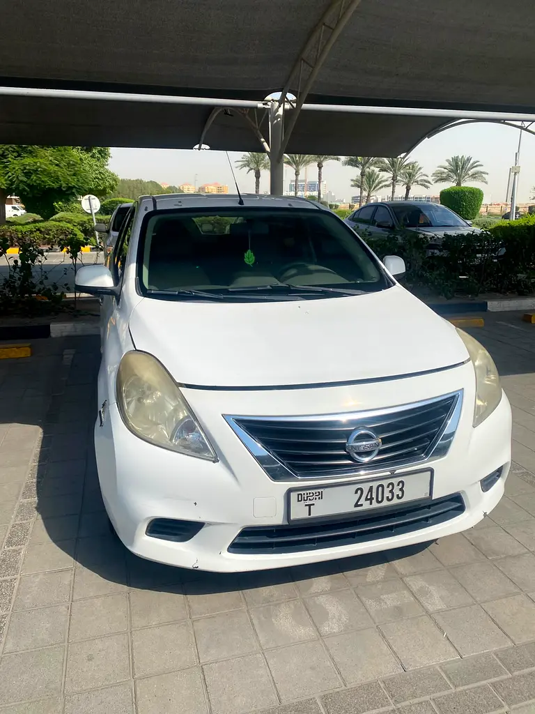 Nissan Sunny 2012 — photo 1 of 16