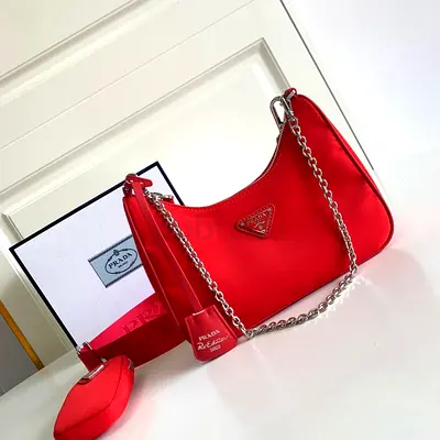 Prada Re-Edition 2005 Shoulder Bag In Red Re-Nylon