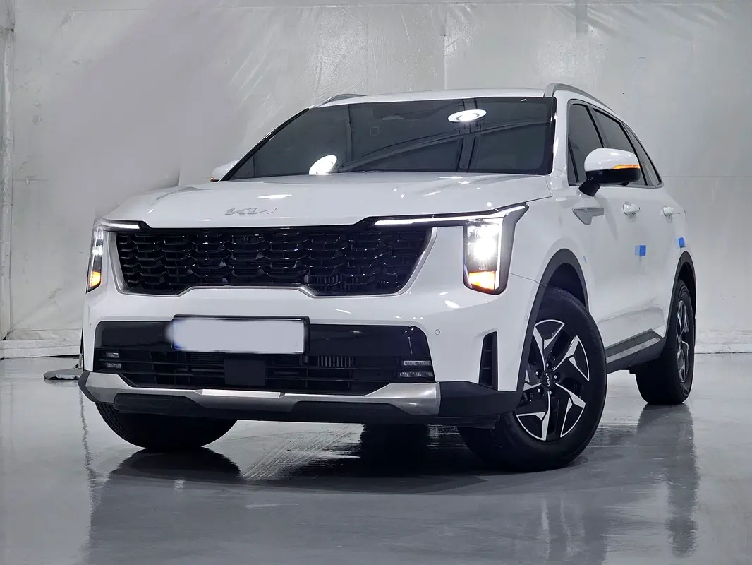 Kia Sorento 2025 — photo 1 of 11