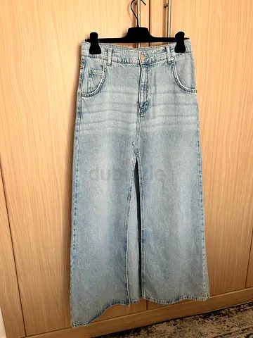Pull and Bear, Light wash high-waist straight denim maxi skirt - size M