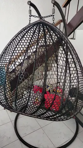 Hanging swing chair