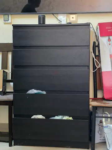Dark wood 6-drawer chest / dresser in good used condition