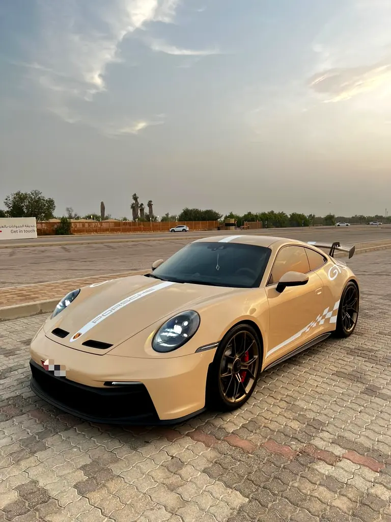 Porsche 911 2022 — photo 1 of 16