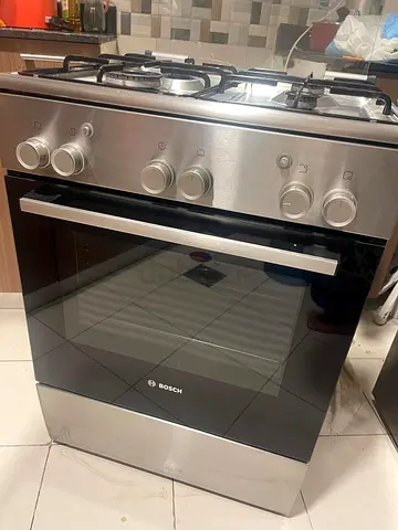 Title: Bosch 4-Burner Gas Cooker with Built-in Oven – Excellent Condition