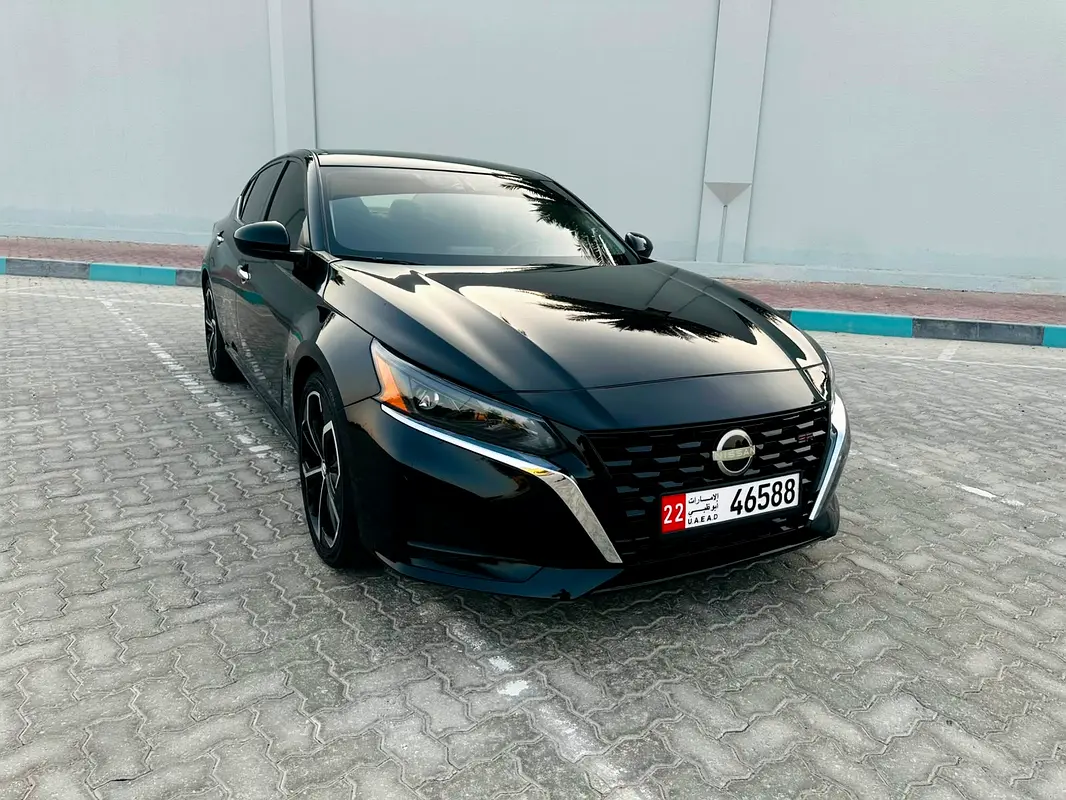 Nissan Altima 2019 — photo 1 of 14
