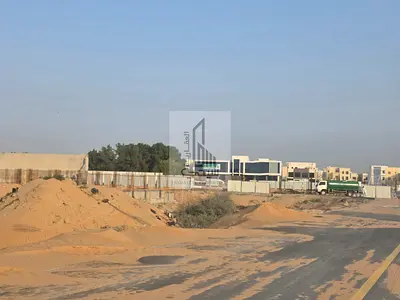 استثمر في الحليو بعجمان أراضٍ مميزة مقابل سفير مول